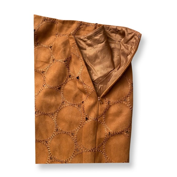 Cold water creek long brown embroidered skirt, with slit. With polyester lining. - Picture 2 of 5